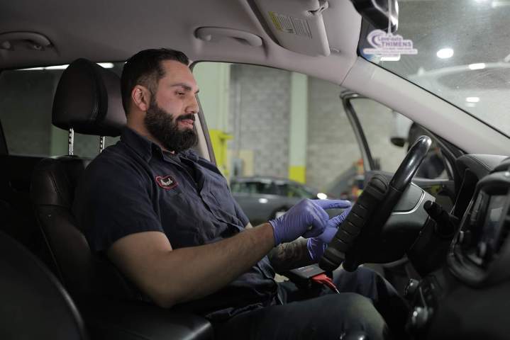 Analyse électronique avancée pour identifier chaque anomalie technique